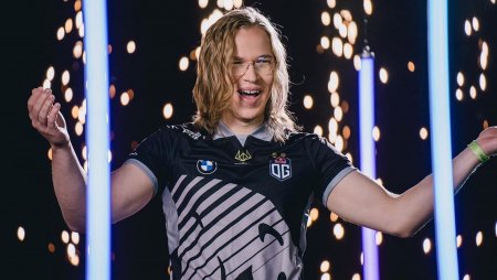 يعرض بطل TI مرتين Topson أغلى عنصر في Dota 2
